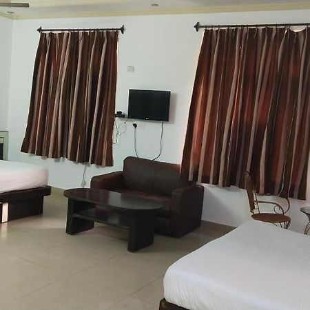 Fabhotel Prashant Palace Májszúr Kültér fotó