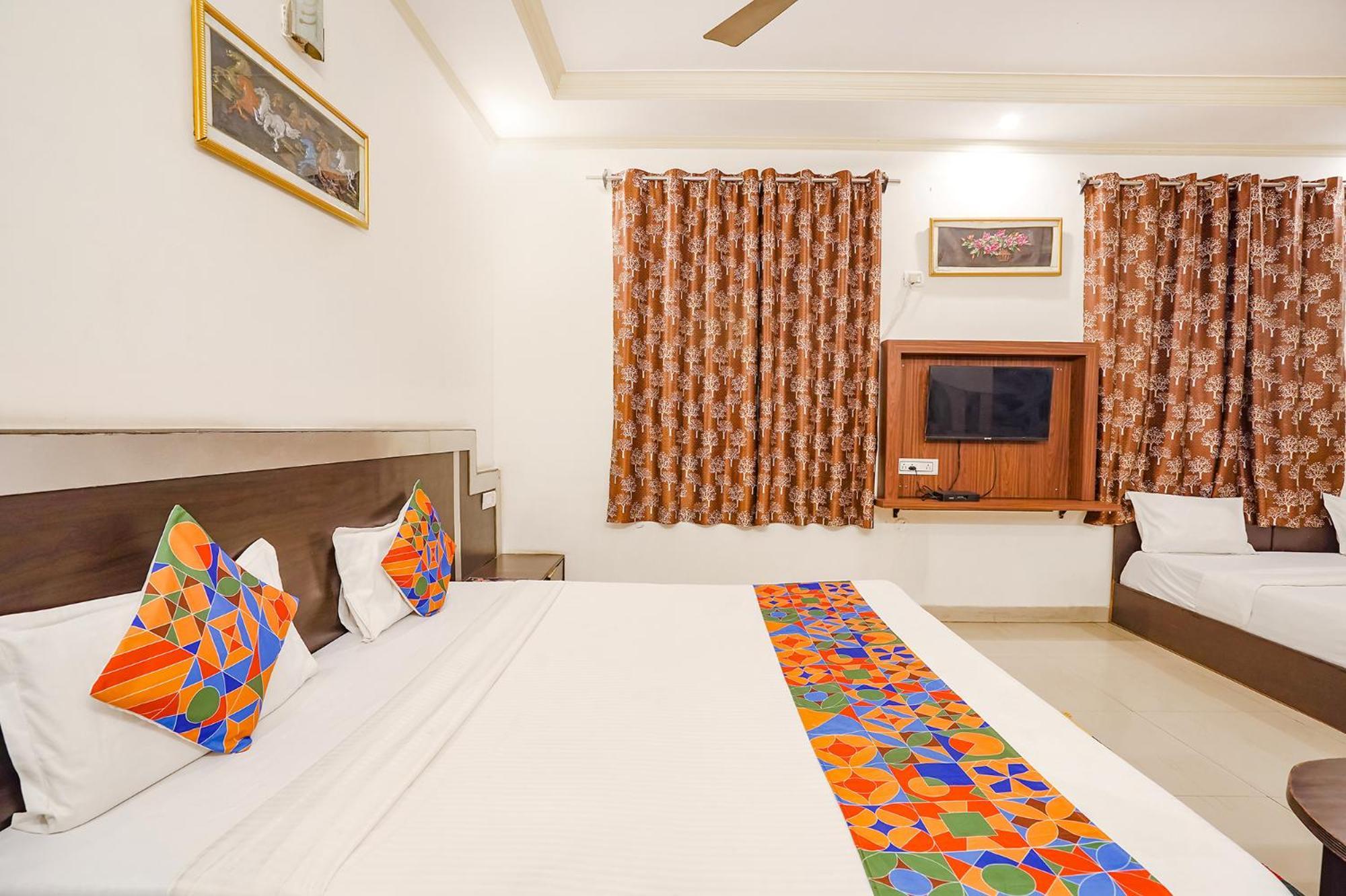Fabhotel Prashant Palace Májszúr Kültér fotó