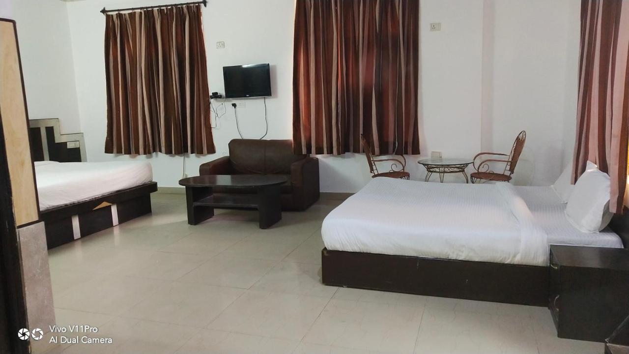 Fabhotel Prashant Palace Májszúr Kültér fotó