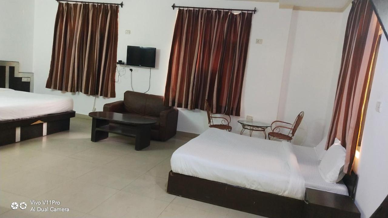 Fabhotel Prashant Palace Májszúr Kültér fotó
