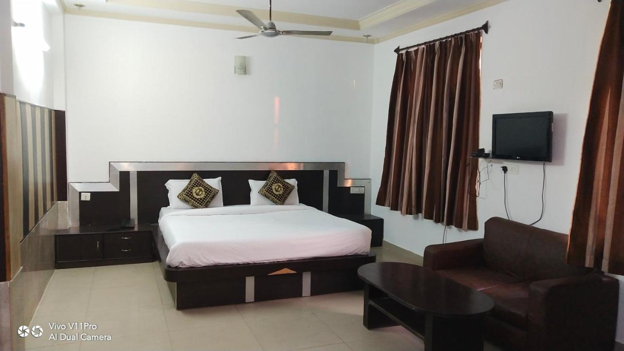 Fabhotel Prashant Palace Májszúr Kültér fotó