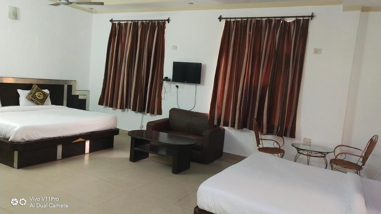 Fabhotel Prashant Palace Májszúr Kültér fotó