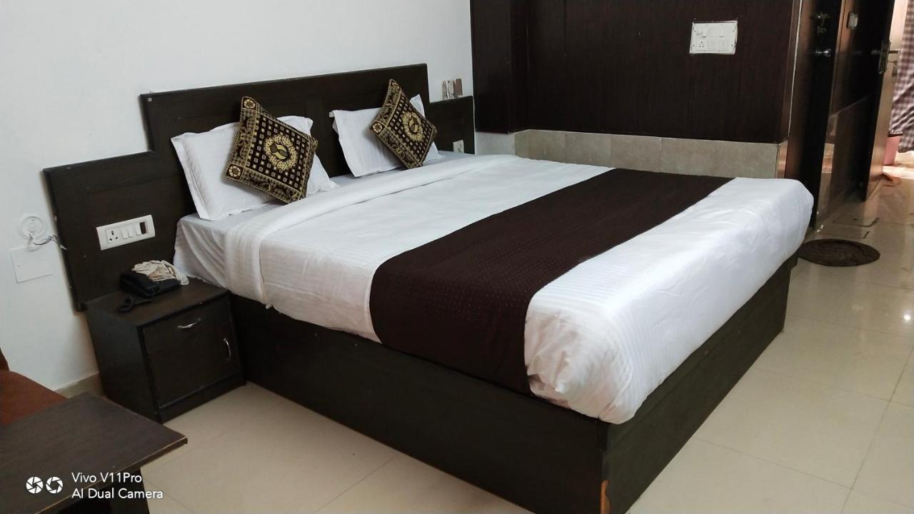 Fabhotel Prashant Palace Májszúr Kültér fotó